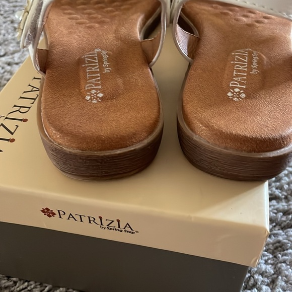 White flat sandals - Picture 4 of 5